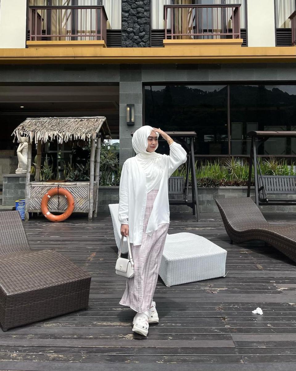 Inspirasi outfit ala Arcluna Pasha (instagram.com/arclunapasha)