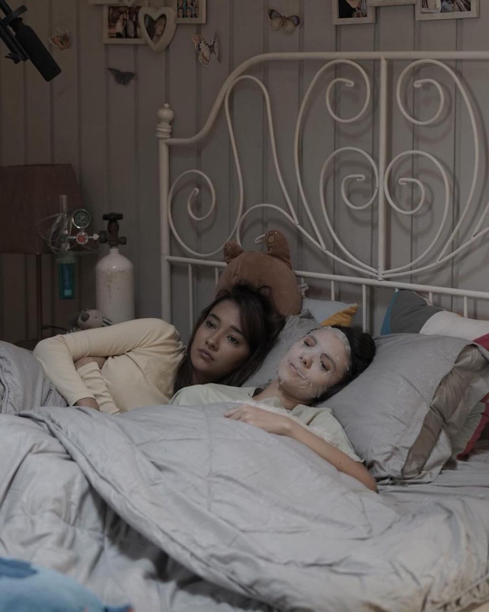 potret Amanda Rawles di BTS film Laura (instagram.com/amandarawles)