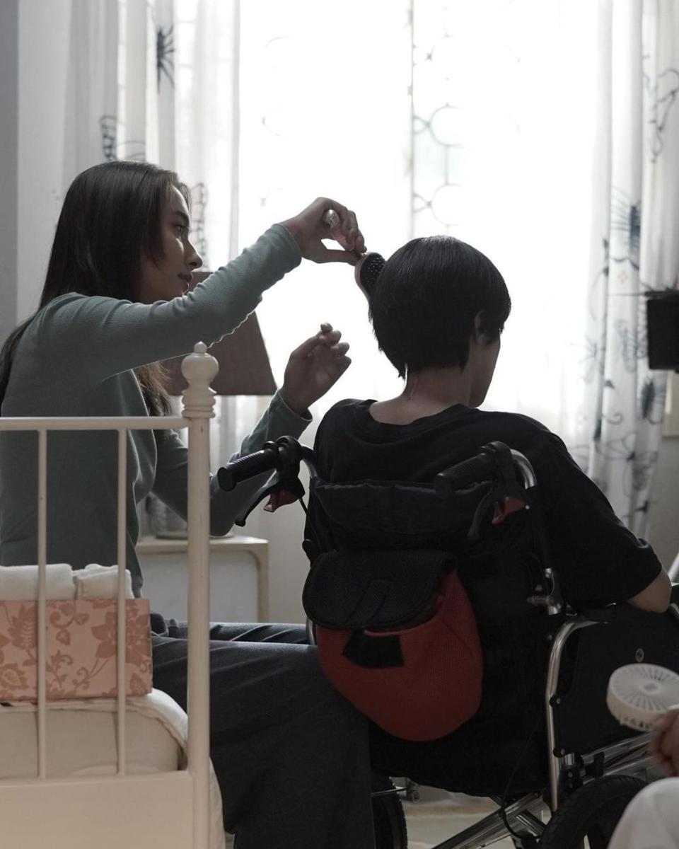 potret Amanda Rawles di BTS film Laura (instagram.com/amandarawles)