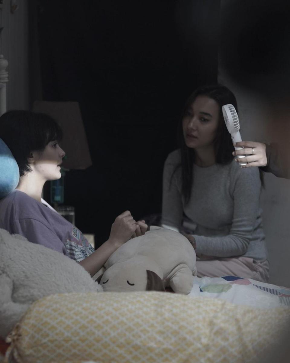 potret Amanda Rawles di BTS film Laura (instagram.com/amandarawles)