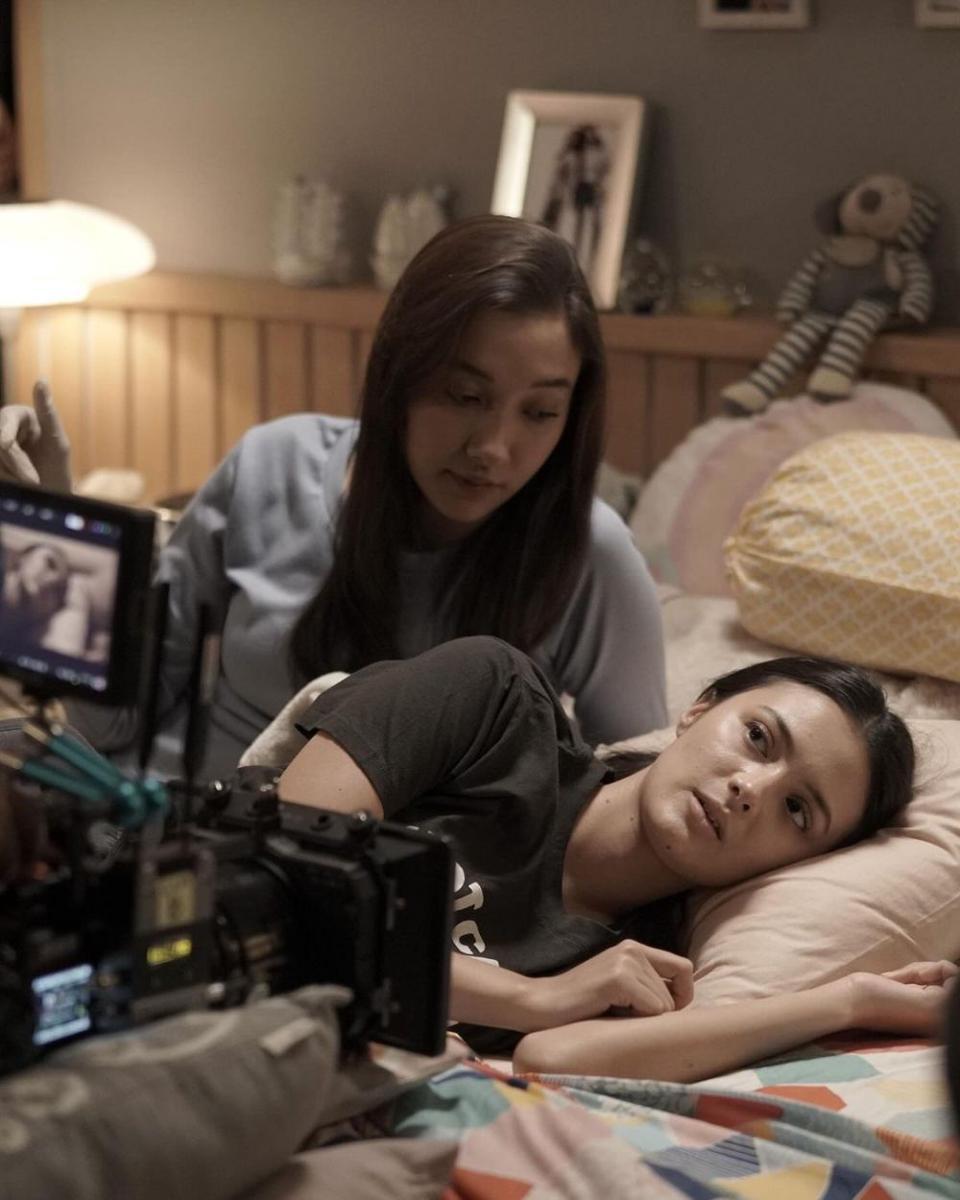 potret Amanda Rawles di BTS film Laura (instagram.com/amandarawles)