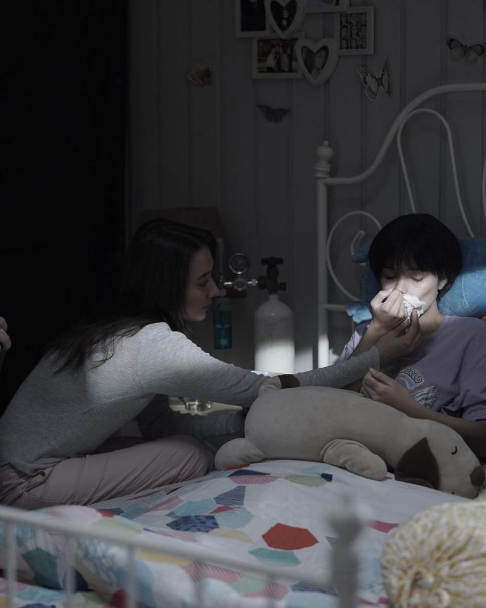 potret Amanda Rawles di BTS film Laura (instagram.com/amandarawles)