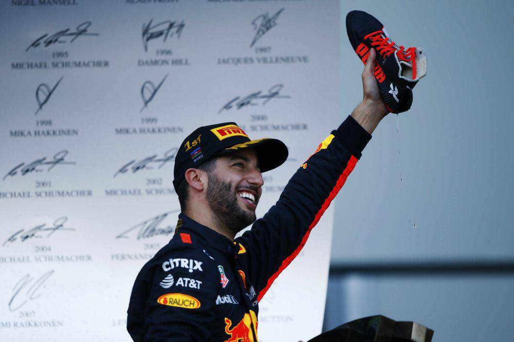 Daniel Ricciardo menjuarai GP Azerbaijan 2017. (fia.com)