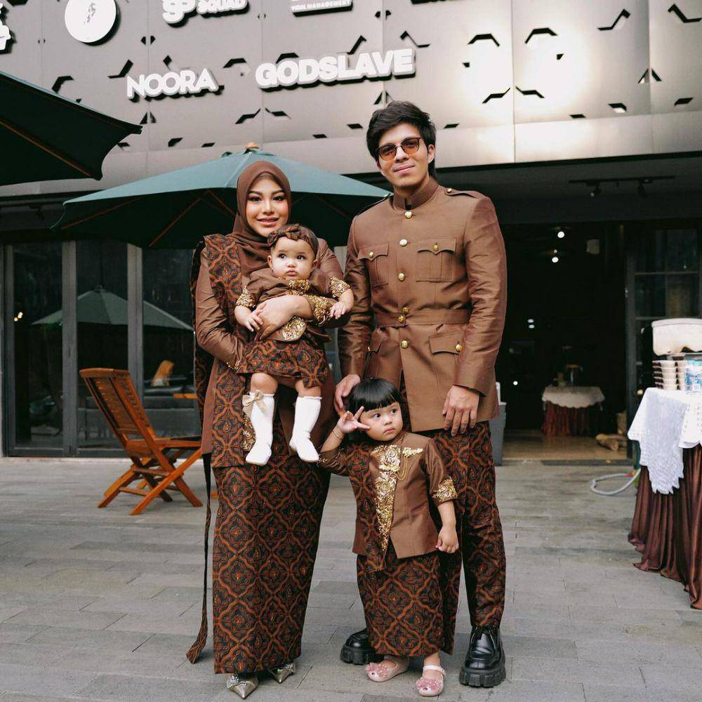 ide OOTD kondangan couple ala Aurel Hermansyah dan Atta Halilintar (instagram.com/aurelie.hermansyah)