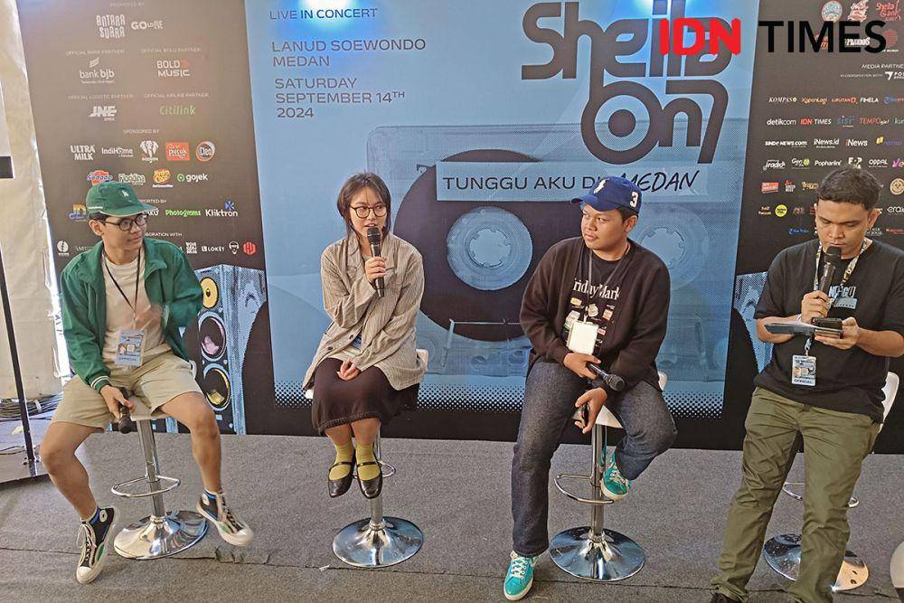 Circle Path, Band pembuka asal Medan pada Konser Sheila on 7 di Medan (IDN Times/Arifin Al Alamudi)