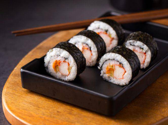 sushi maki (freepik.com/freepik)