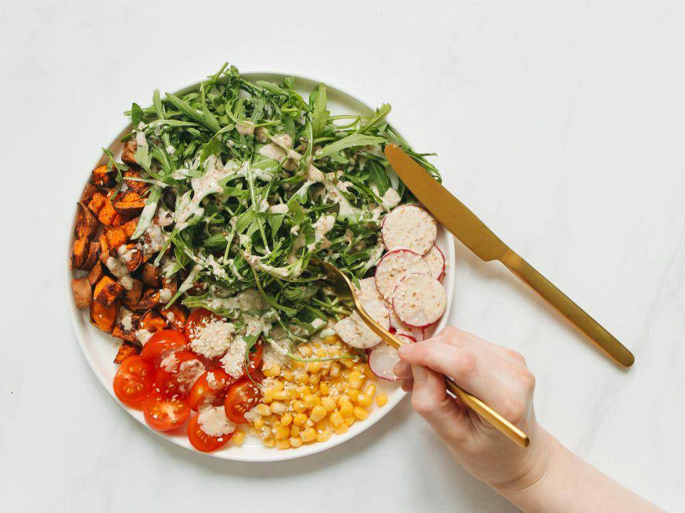 ilustrasi salad segar (pexels.com/Polina Tankilevitch)