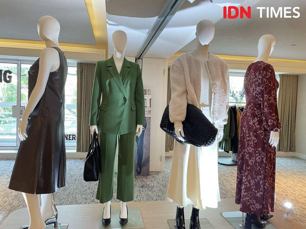 Marks & Spencer (M&S) memperkenalkan fashion teranyar untuk fall/winter seasons 2024 pada Jumat (13/9/24) di St Regis Jakarta, Jakarta Selatan.  (IDN Times/Dina Salma)