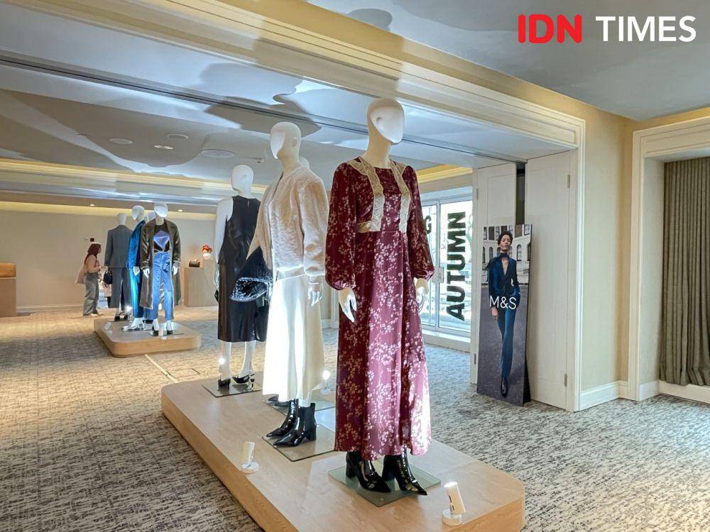 Marks & Spencer (M&S) memperkenalkan fashion teranyar untuk fall/winter seasons 2024 pada Jumat (13/9/24) di St Regis Jakarta, Jakarta Selatan.  (IDN Times/Dina Salma)