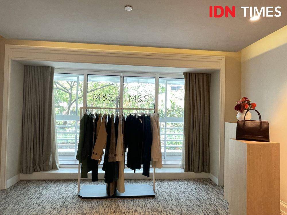 Marks & Spencer (M&S) memperkenalkan fashion teranyar untuk fall/winter seasons 2024 pada Jumat (13/9/24) di St Regis Jakarta, Jakarta Selatan.  (IDN Times/Dina Salma)