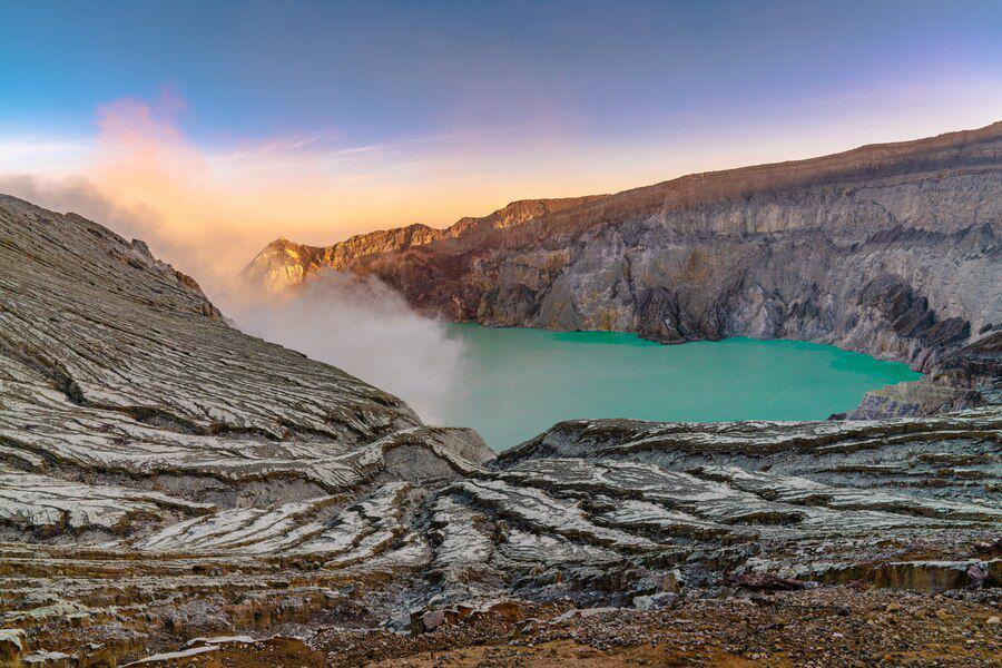 Ilustrasi Kawah Ijen. (freepik.com/jcomp)
