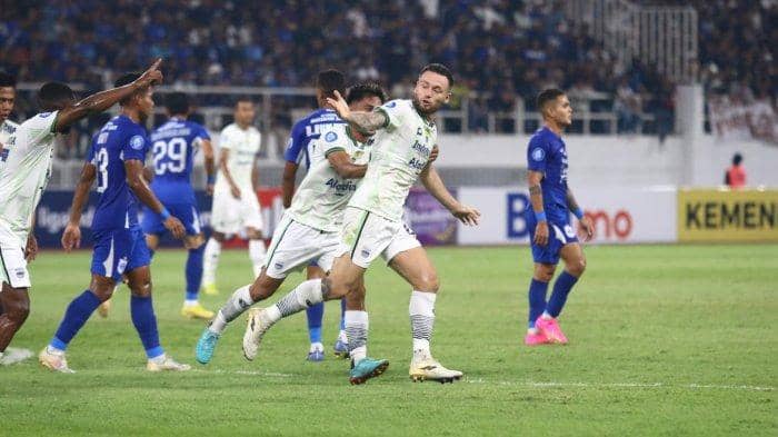 Tanpa Klok dan 4 Pemain Cidera, Persib Pakai Skema Baru Jamu Persebaya