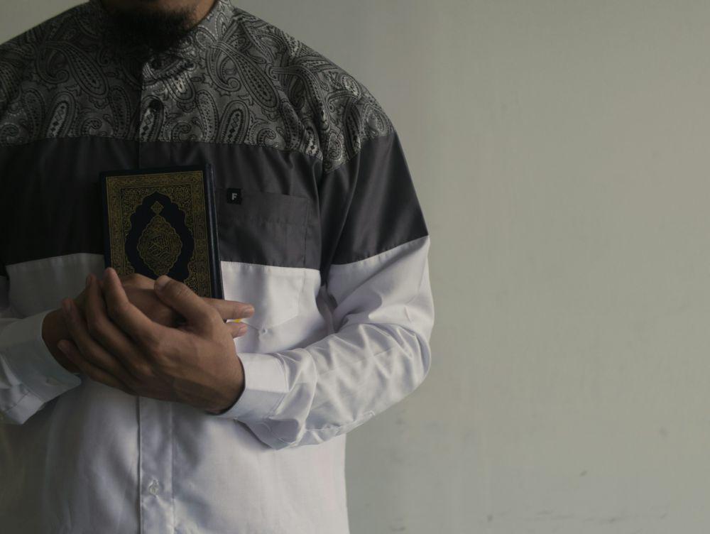 Ilustrasi pakaian pria muslim (unsplash.com/Masjid Pogung Dalangan)