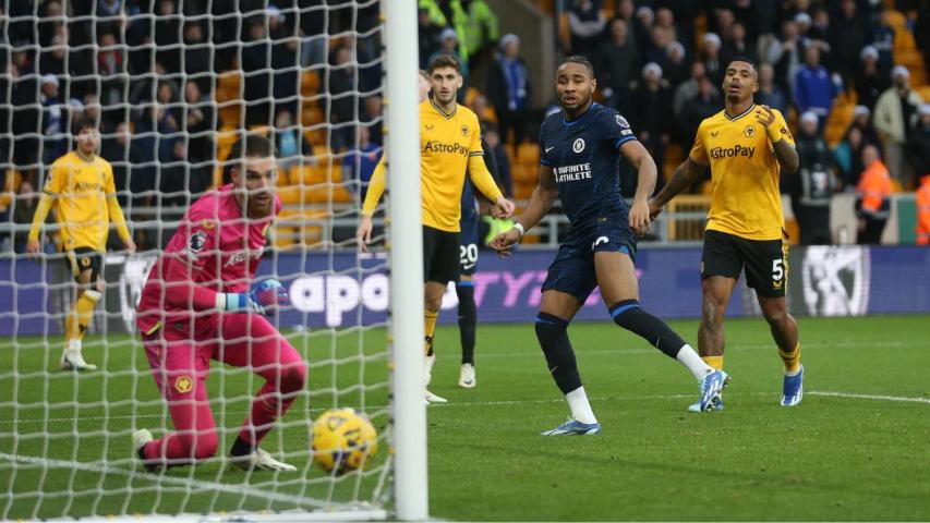 Christopher Nkunku (tengah depan) mencetak gol ke gawang Wolves saat Chelsea kalah 1-2. (chelseafc.com)