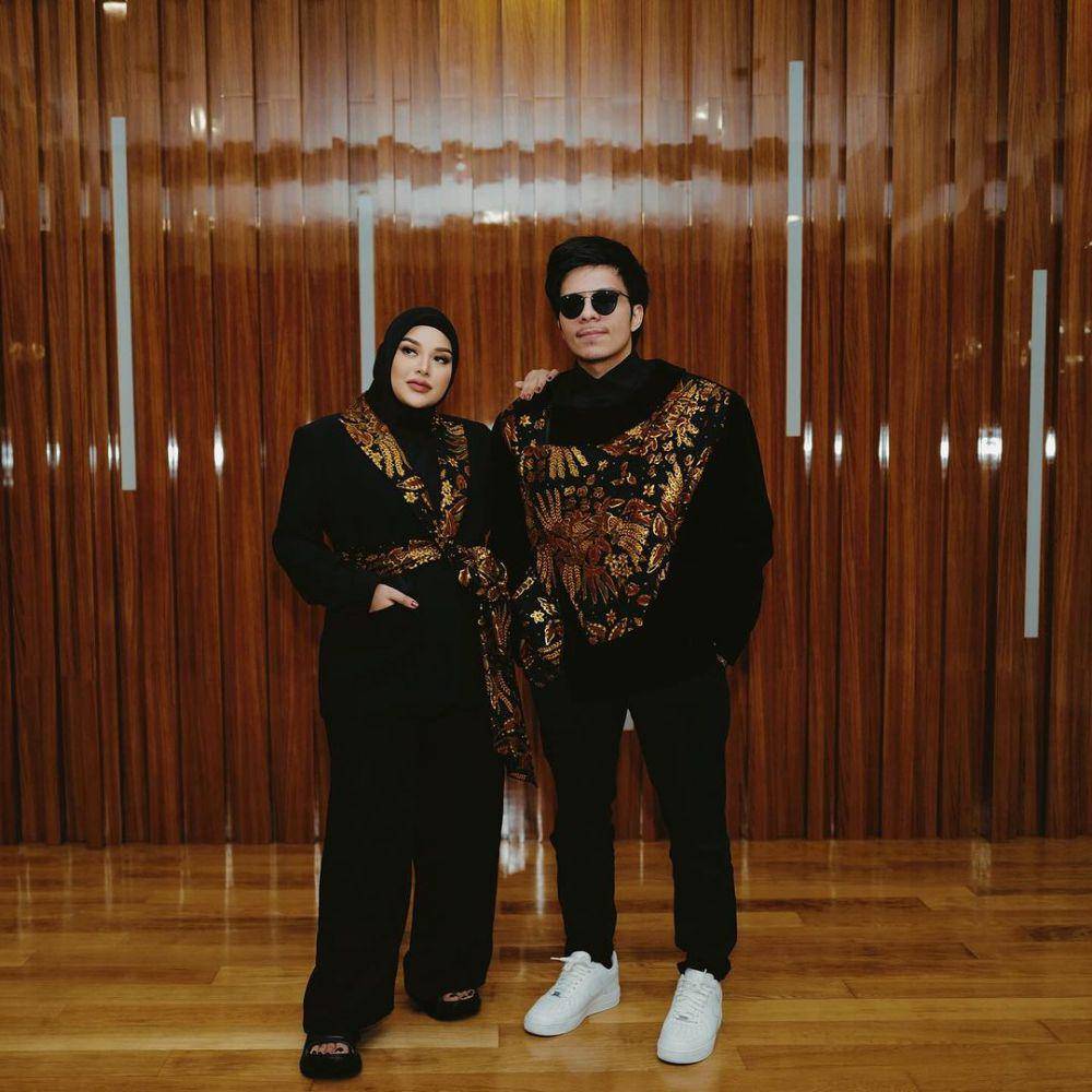 ide OOTD kondangan couple ala Aurel Hermansyah dan Atta Halilintar (instagram.com/aurelie.hermansyah)
