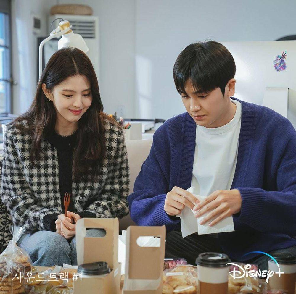 Han So Hee dan Park Hyung Sik di drama Soundtrack #1 (instagram.com/disneypluskr)