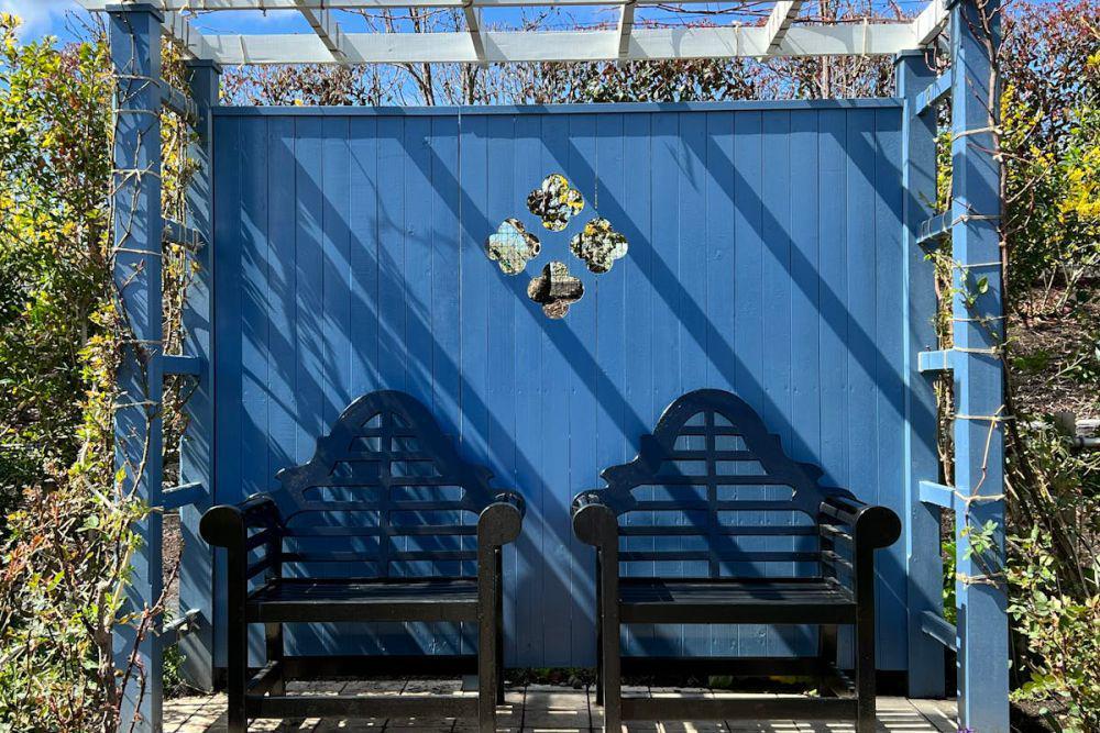 ilustrasi pergola dengan bahan alami (pexels.com/April Miyako)