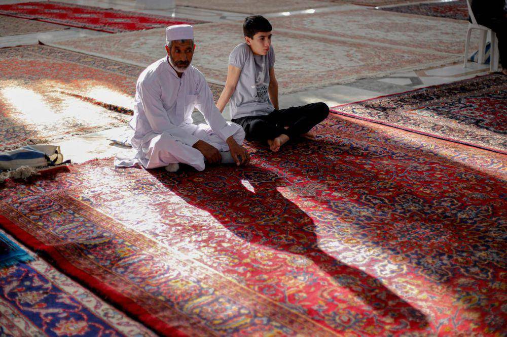 ilustrasi menunggu waktu salat (pexels.com/mohammad ramezani)