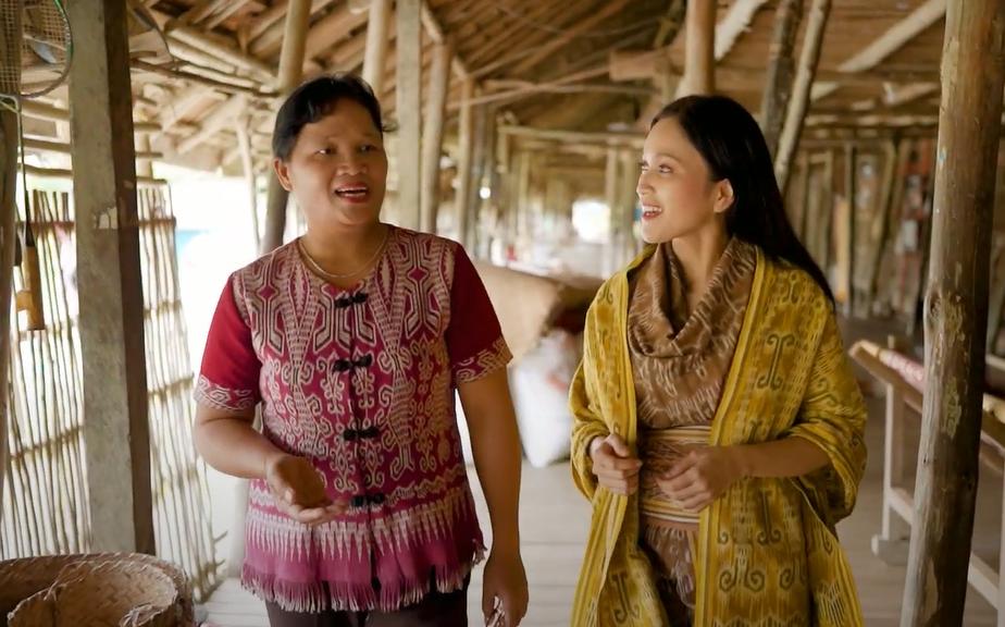 5 Fakta Unik Tenun Ikat Dayak/Sintang, Motif Suku Dayak yang Unik