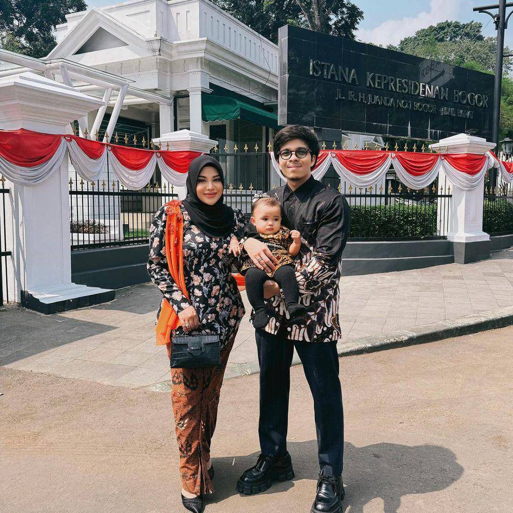 ide OOTD kondangan couple ala Aurel Hermansyah dan Atta Halilintar (instagram.com/aurelie.hermansyah)