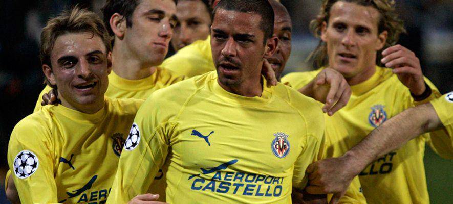 Para pemain Villarreal merayakan gol di Liga Champions 2005/2006. (villarrealcf.es)