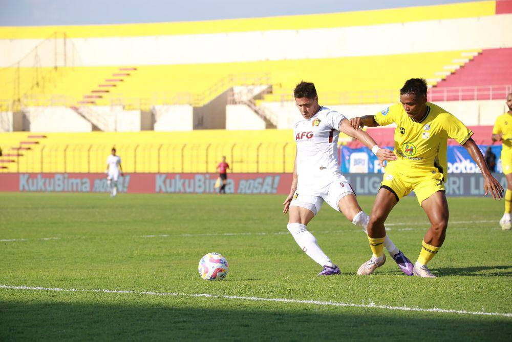 Pemain Persik Kediri saat melawan Barito Putra. Instagram.com/ persikfcofficial