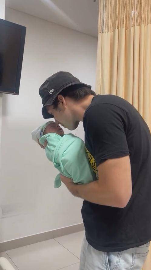 potret perdana baby Noah anak Stefan William (Instagram.com/ria.travelwithmeri)