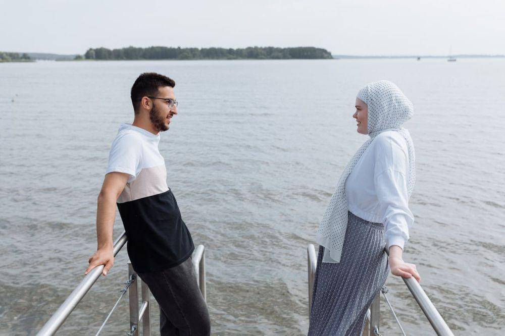 ilustrasi orang PDKT (pexels.com/Thirdman)