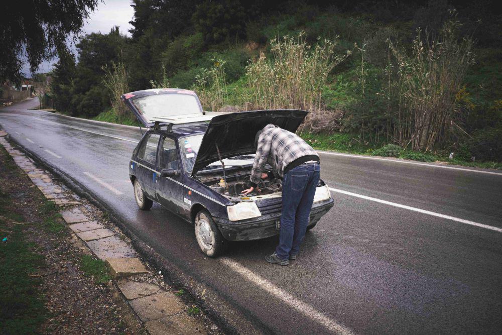 5 Indikasi Aki Mobil Harus Diganti, Cek Sekarang!