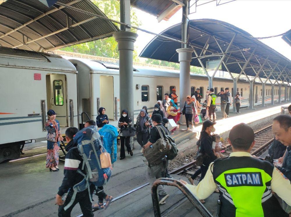 Libur Maulid Nabi, 20.734 Penumpang Berangkat dari Daop 8 Surabaya