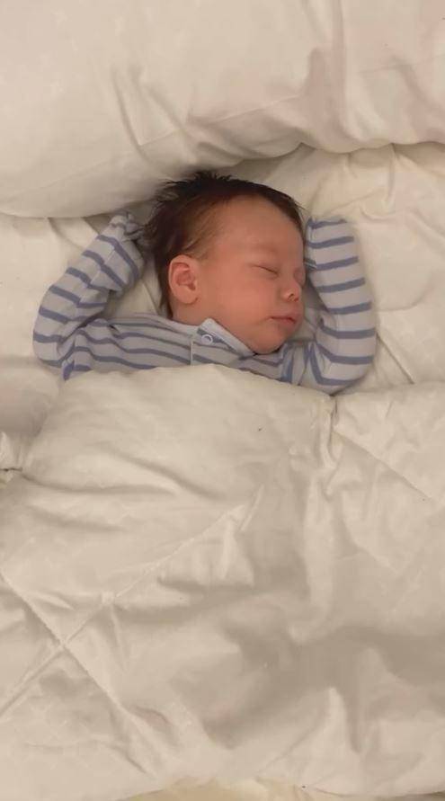 potret perdana baby Noah anak Stefan William (Instagram.com/ria.travelwithmeri)