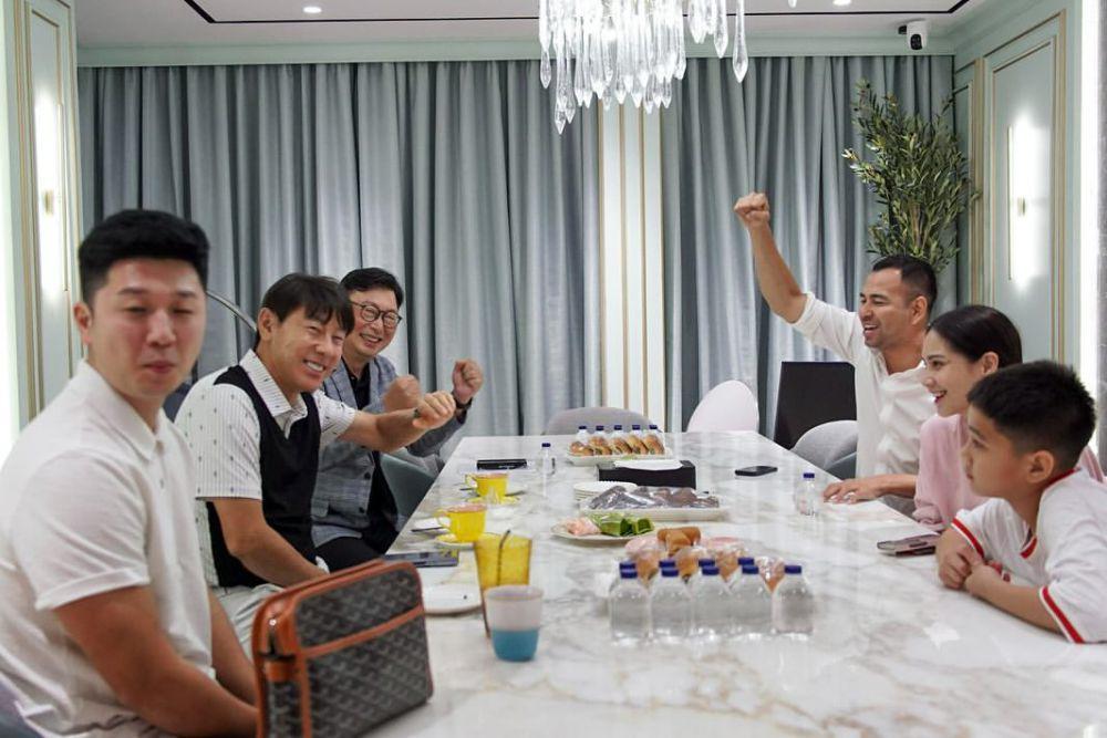 potret Shin Tae Yong ke rumah Raffi Ahmad (instagram.com/raffinagita1717)