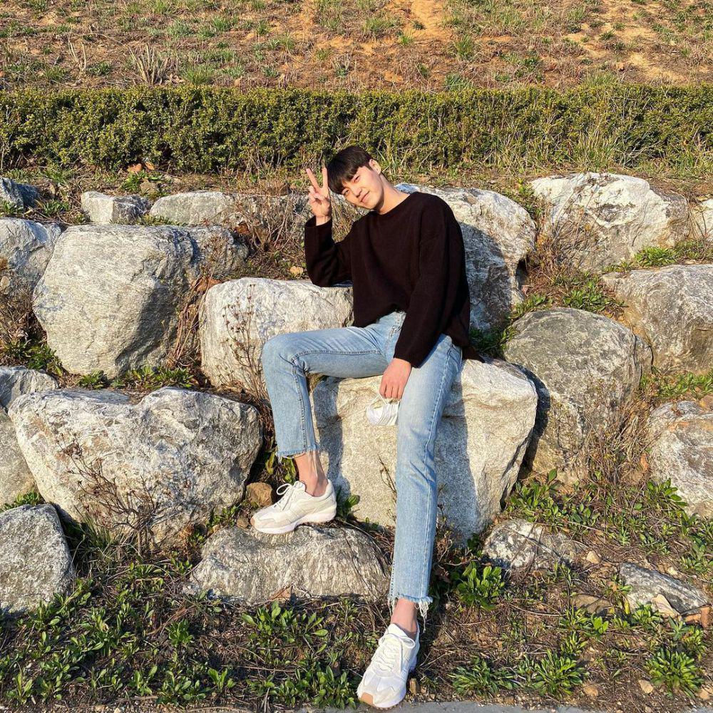 potret outfit nongkrong kasual ala Lee Tae Hwan (instagram.com/leetaehwan0221)