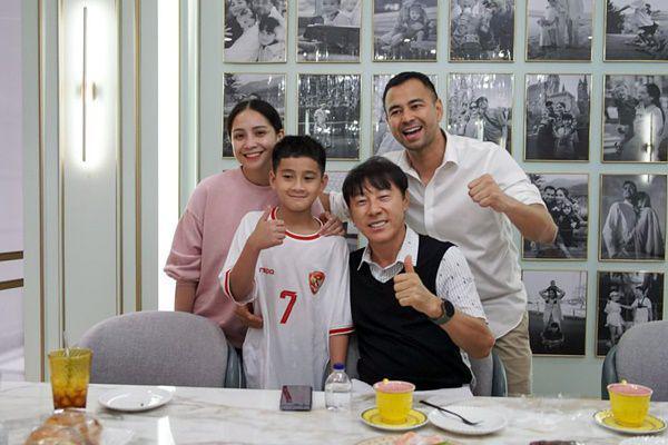 potret Shin Tae Yong ke rumah Raffi Ahmad (instagram.com/raffinagita1717)