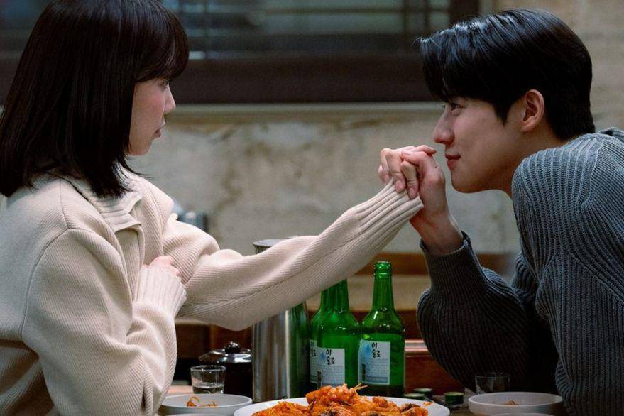 still cut Cinderella at 2 AM (instagram.com/viuindonesia)