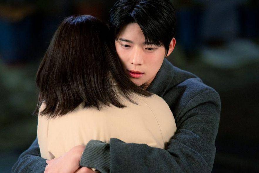 still cut Cinderella at 2 AM (instagram.com/viuindonesia)