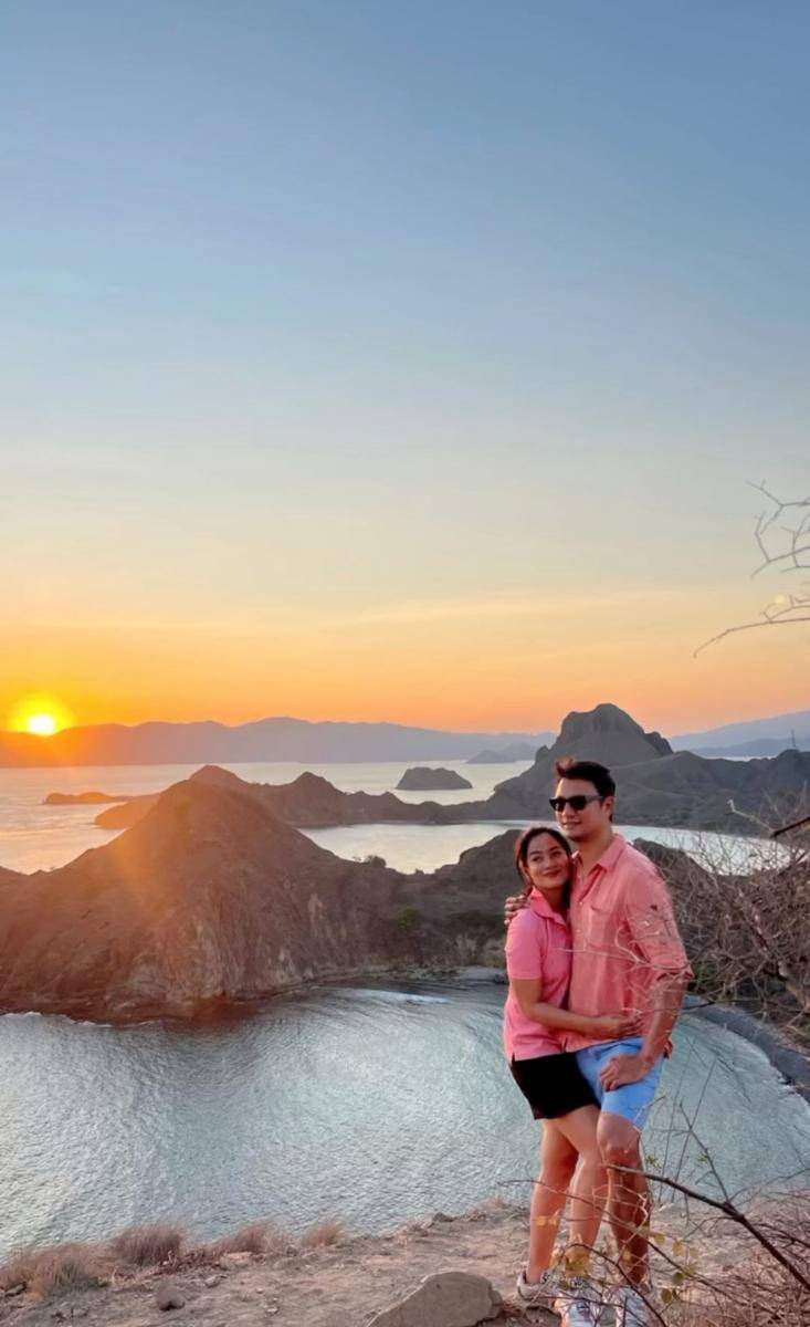 potret Titi Kamal liburan ke Pulau Padar bersama suami dan geng artis (instagram.com/titi_kamall)