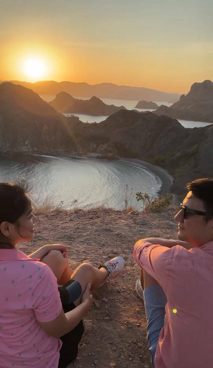 potret Titi Kamal liburan ke Pulau Padar bersama suami dan geng artis (instagram.com/titi_kamall)