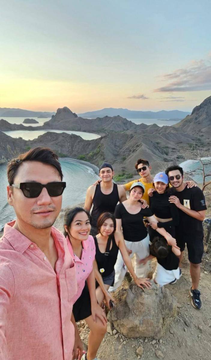 potret Titi Kamal liburan ke Pulau Padar bersama suami dan geng artis (instagram.com/titi_kamall)