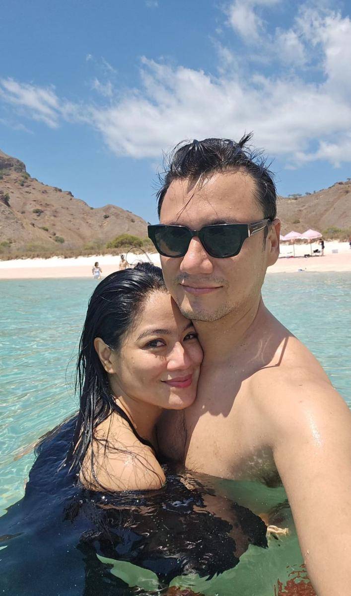 potret Titi Kamal liburan ke Pulau Padar bersama suami dan geng artis (instagram.com/titi_kamall)