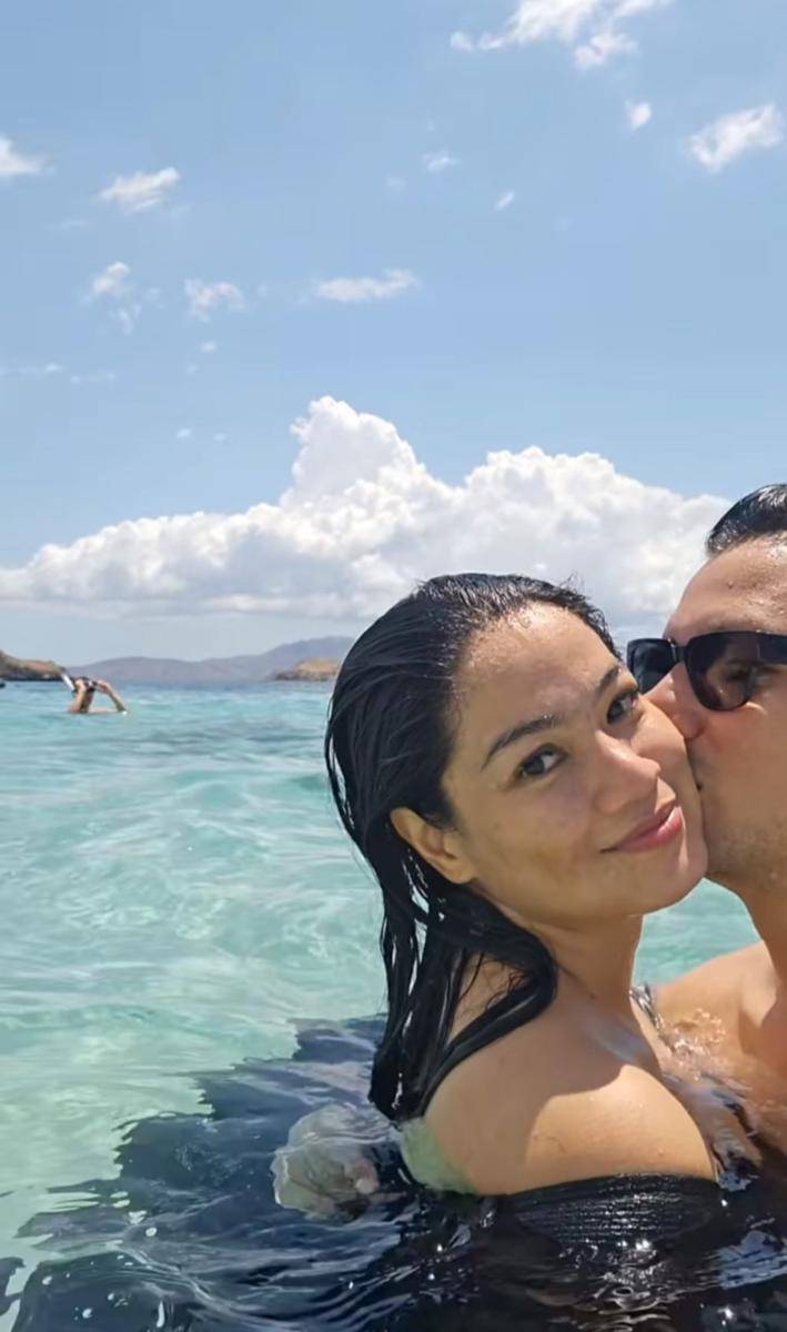 potret Titi Kamal liburan ke Pulau Padar bersama suami dan geng artis (instagram.com/titi_kamall)