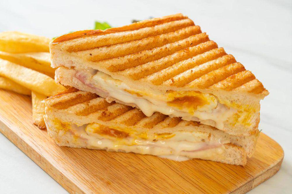 ilustrasi roti bakar (vecteezy.com/topntp26)
