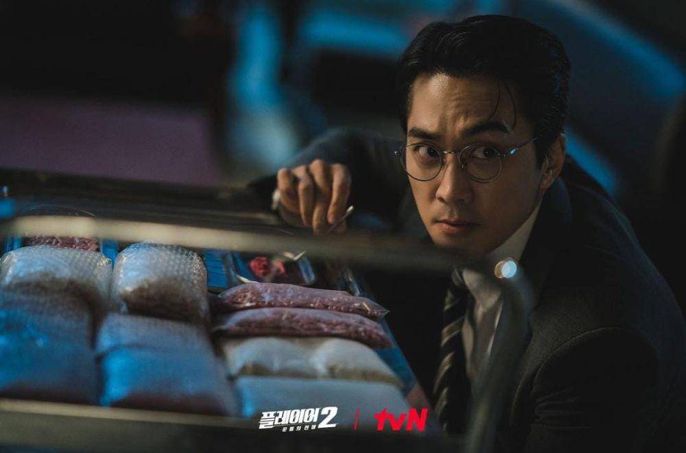 Song Seung Heon di drama The Player 2: Master of Swindlers (instagram.com/tvn_drama)
