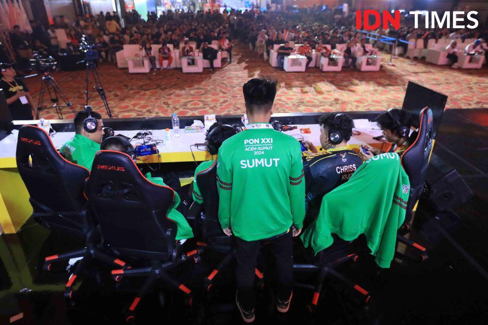 Sumut memastikan diri melaju ke semi final nomor lomba Mobile Legend, Esports setelah membungkam Nusa Tenggara Barat dengan skor 2-1, Senin (16/9/2024). (IDN Times/Prayugo Utomo)