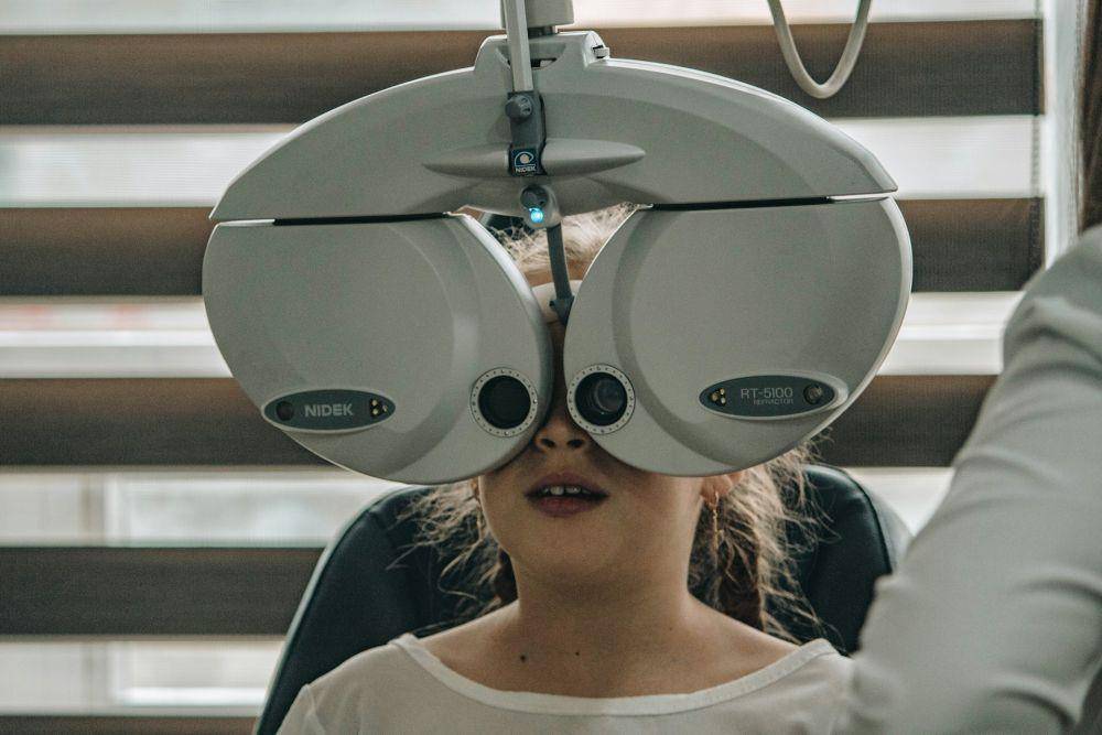 ilustrasi pemeriksaan mata anak (unsplash.com/nrd)