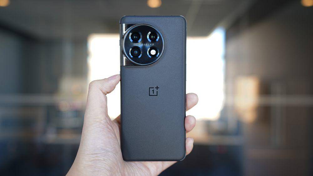 ilustrasi produk smartphone (oneplus.in)