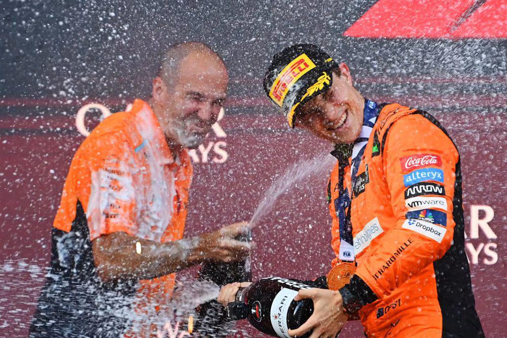 Oscar Piastri berselebrasi usai finis pertama di GP Azerbaijan 2024. (formula1.com)