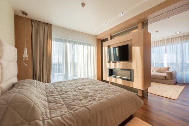 7 Seni Menginstal TV di Kamar Tidur, Harus Fungsional dan Praktis
