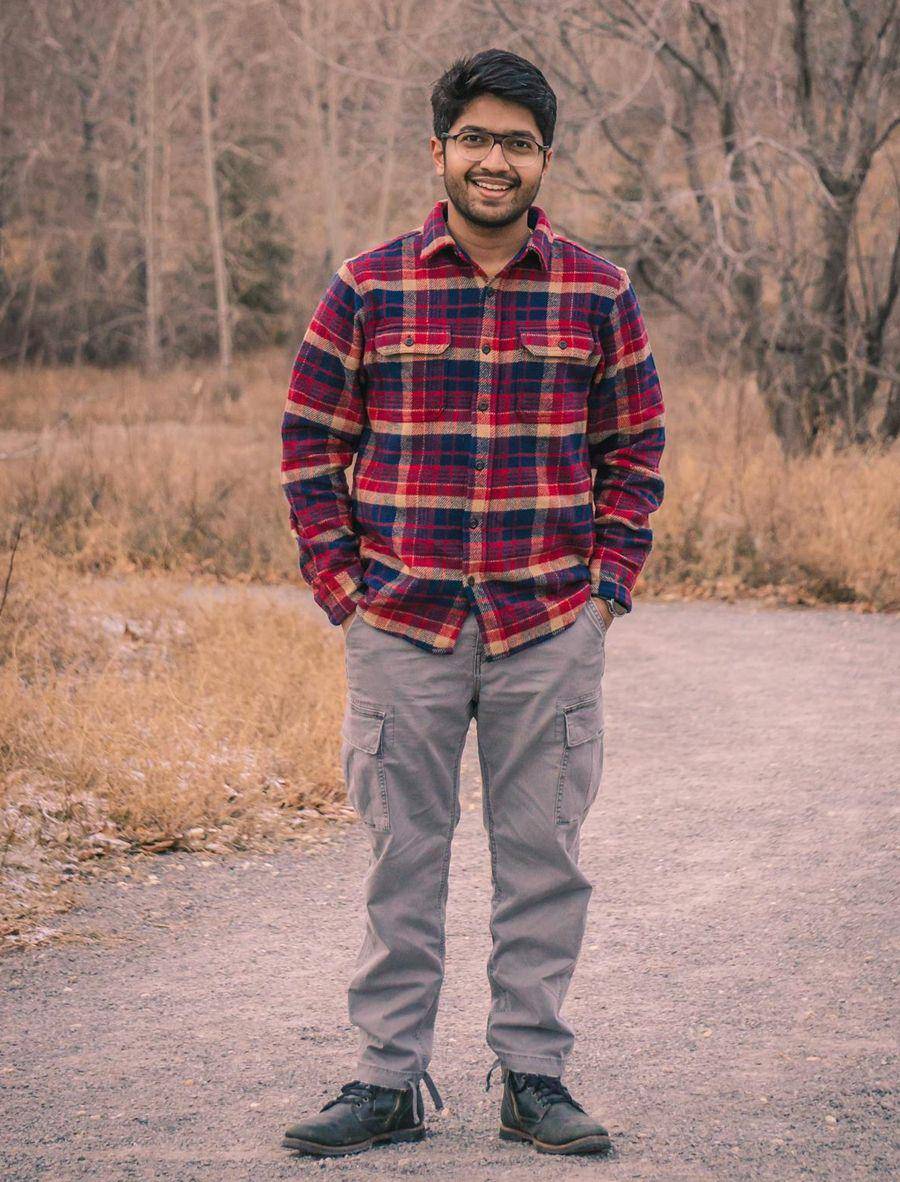 plaid shirt pria (pexels.com/Jigar Patel)