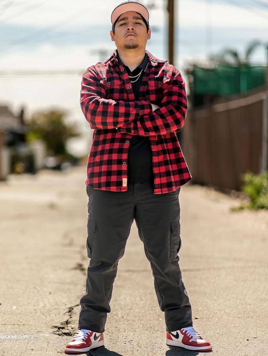 plaid shirt pria (pexels.com/Michael Concepcion)